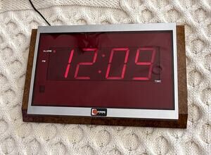 Vintage Strong Idea 2502 Giant Red LED Digital Alarm Clock Faux Wood Trim Retro